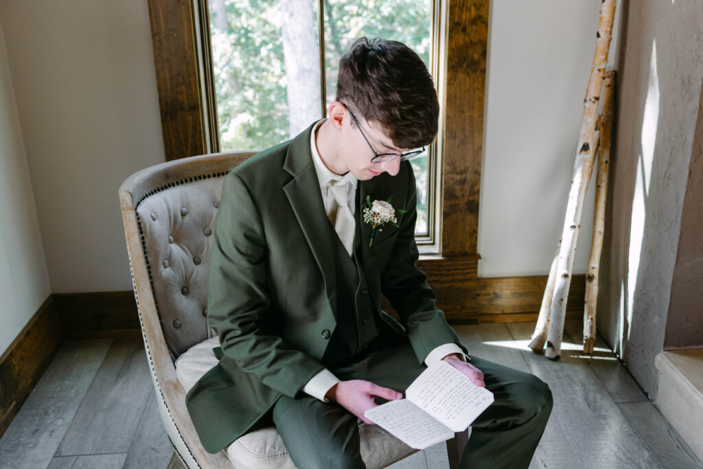 Kenzie and Tyler reading letters to each other before ceremony at Silver Oaks Chateau